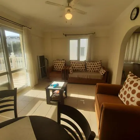 Appartement Lovely 2-bed Three Communal Pool Didim