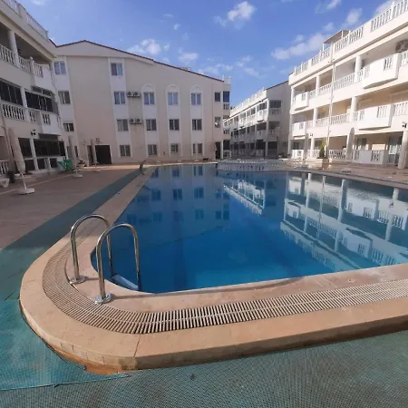 Lovely 2-bed Three Communal Pool Appartement *