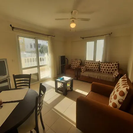 Lovely 2-bed Three Communal Pool Apartman