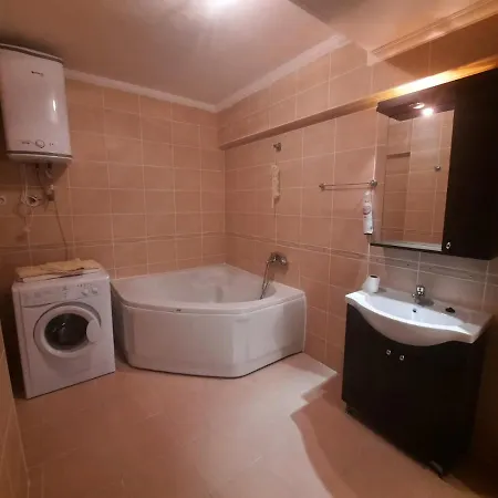 Apartman Lovely 2-bed Three Communal Pool *